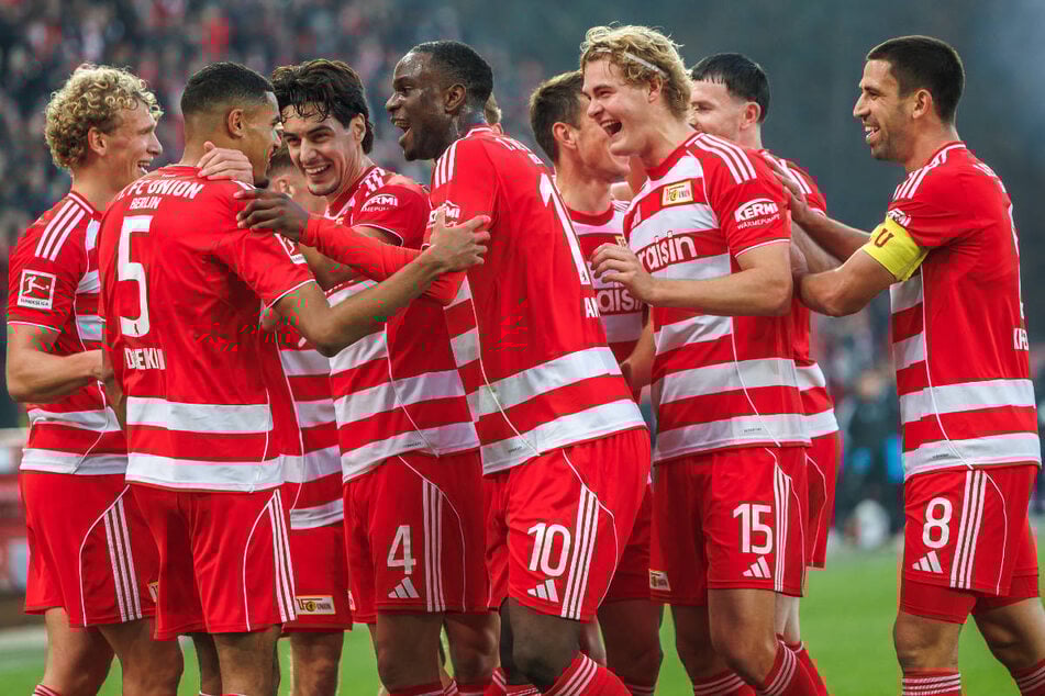 Danilho Doekhi (27, 2.v.l.) und Ilyas Ansah (21, 4.v.l.) sind derzeit mit jeweils vier Treffern die Top-Torjäger der Eisernen.