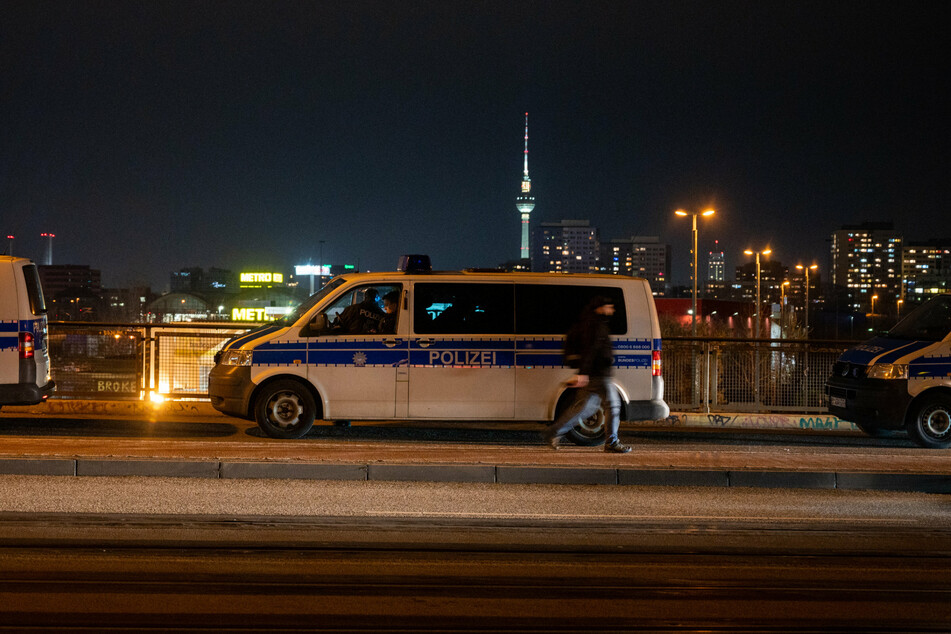 Zu der Attacke kam es an der Warschauer Brücke in Berlin-Friedrichshain. (Archivbild)