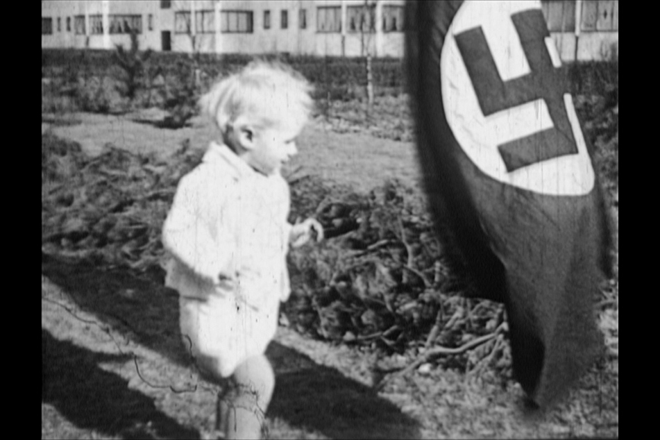 Das Ende des Zweiten Weltkrieges ist nun schon 77 Jahre her, die schrecklichen Taten der Nazis sollten trotzdem niemals in Vergessenheit geraten.