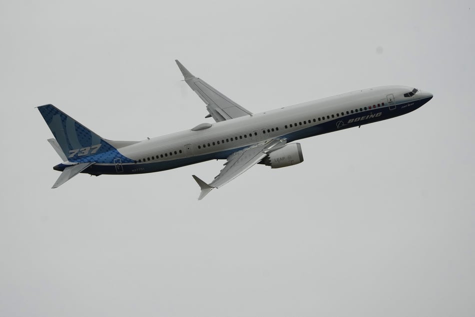 175 Passagiere an Bord: Boeing 737 Max kommt plötzlich ins Taumeln!