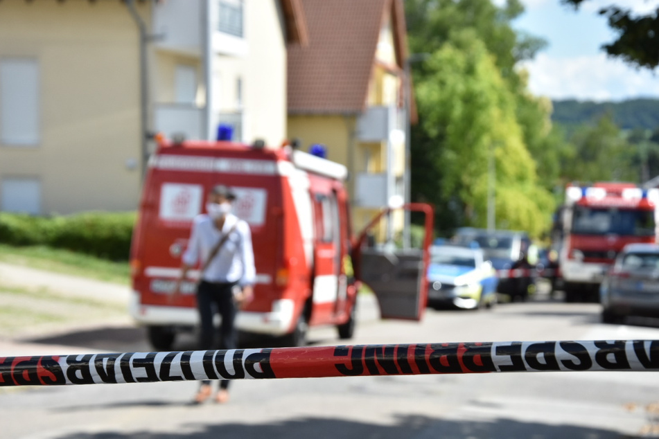 Der Bereich um das Wohnhaus wurde abgesperrt.