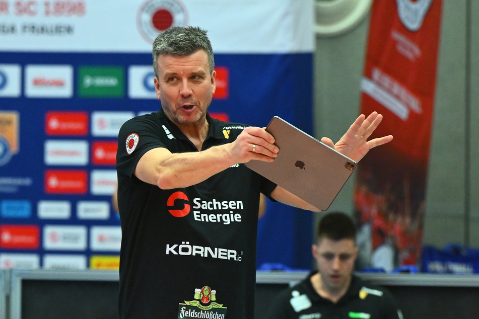 Coach Alex Waibl (55) wird die Leistung seiner Spielerinnen gegen Schwerin nicht ganz so verbissen sehen.