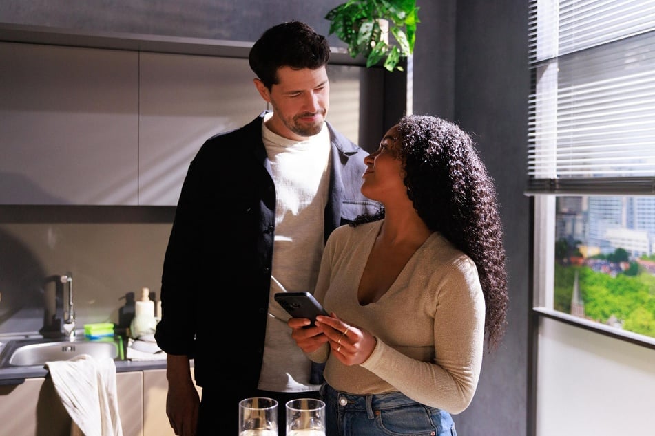 Imani überrascht Jan mit einem Spontan-Urlaub.