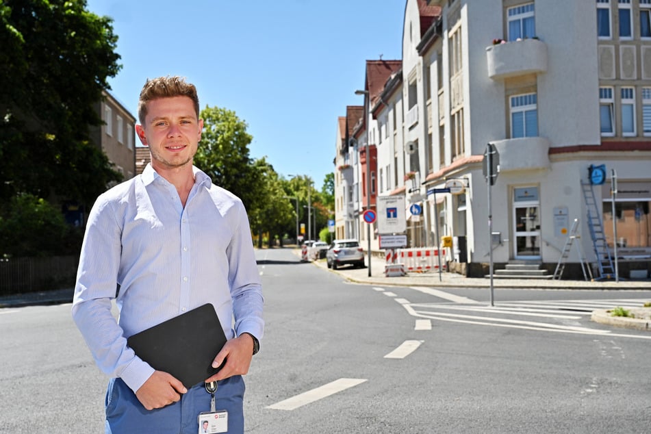 "Unsere Mitarbeiter tragen Westen und können sich stets ausweisen", sagt SachsenEnergie-Programmleiter Christian Kramer (28) zu verunsicherten Anwohnern.