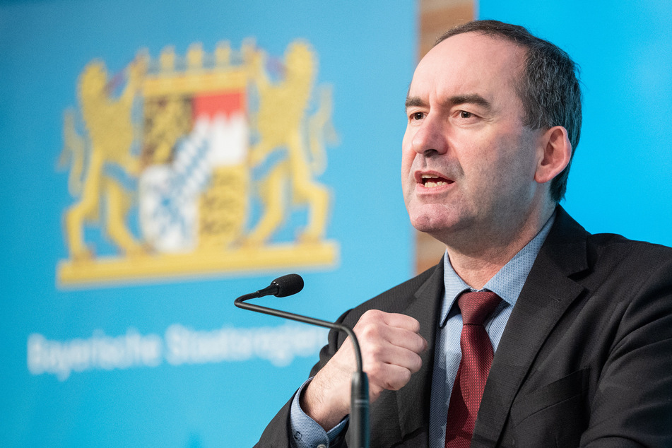 Wirtschaftsminister Hubert Aiwanger (50, Freie Wähler) wirbt für eine Intel-Fabrik in Bayern. (Archiv)