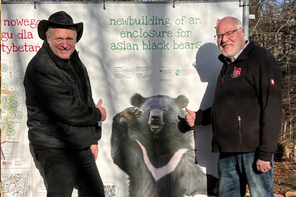 Direktor Sven Hammer (54, l.) und Vorstandsvorsitzender Carsten Liebig (69) vor der zukünftigen Tibetbärenanlage.