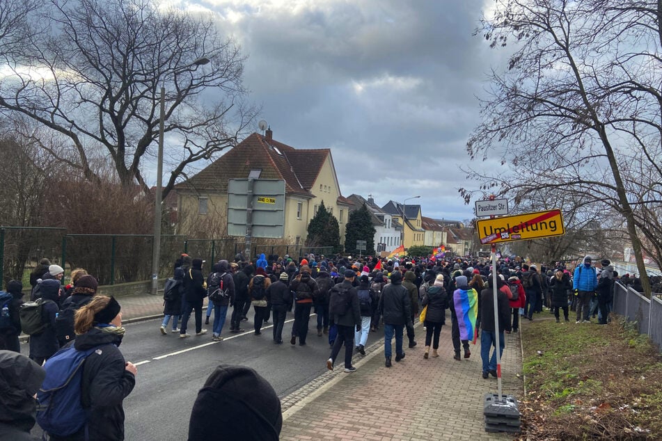 Weitere Demonstranten sind auf dem Weg.