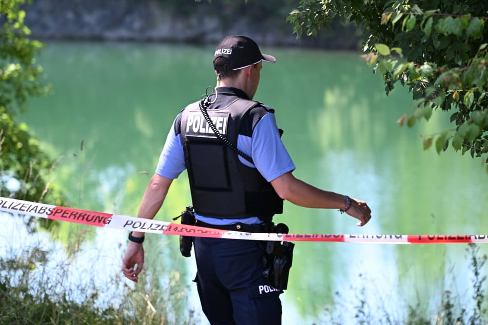 Ein Polizist am Einsatzort.