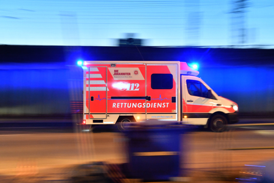 München: Feuerwerkskörper explodiert in Kinderhänden: Junge und Mädchen schwer verletzt