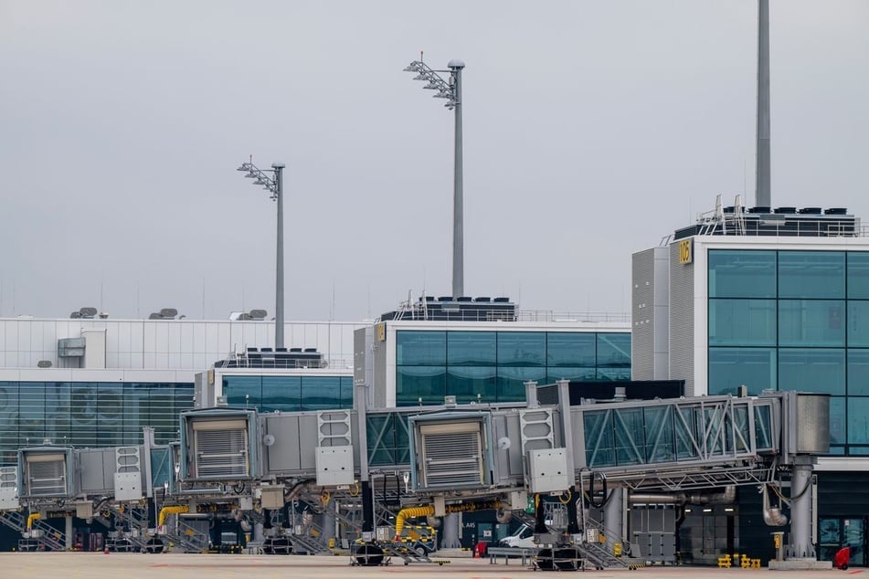 Die Landebahn am Münchner Flughafen ist wieder offen.