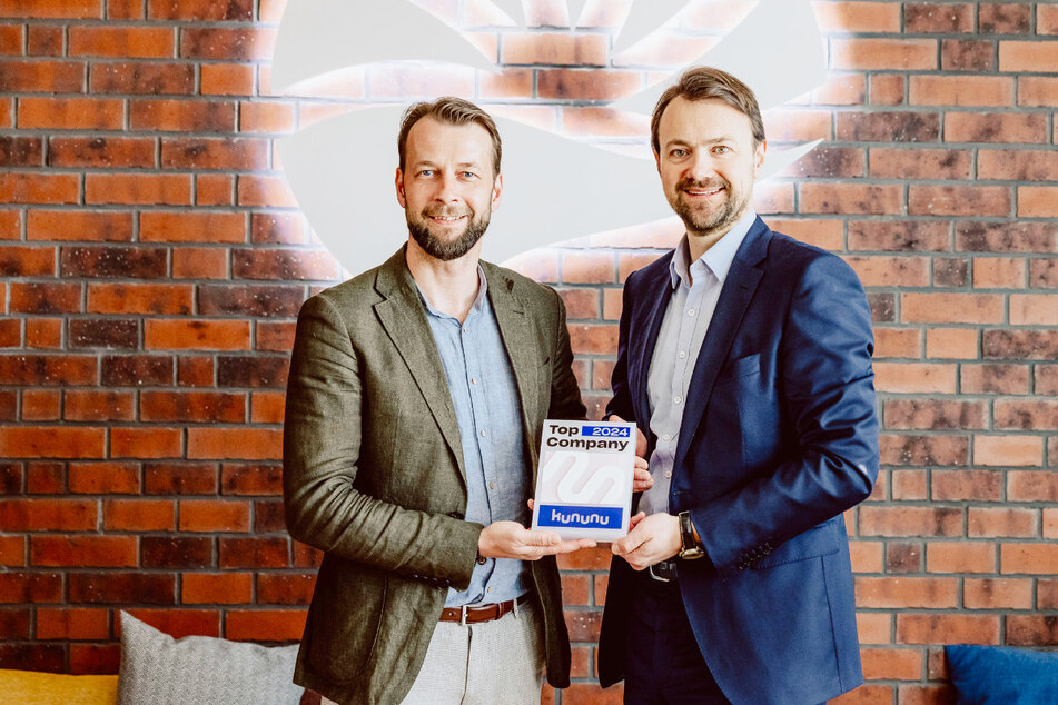André Spalke (Global Head of HR) und Felix Grolman (CEO VSB) sind stolz über die erneute Auszeichnung als "Top-Company".