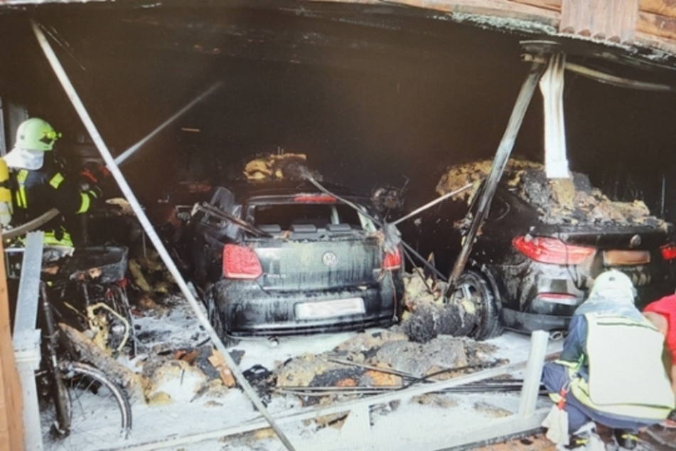 100.000 Euro Schaden: Doppelgarage geht in Flammen auf