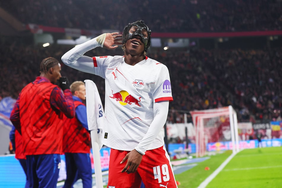 RB Leipzigs Yan Diomande (19) schaltete bei Eintracht Frankfurt durch seine drei Treffer im zweiten Durchgang komplett das Licht aus.