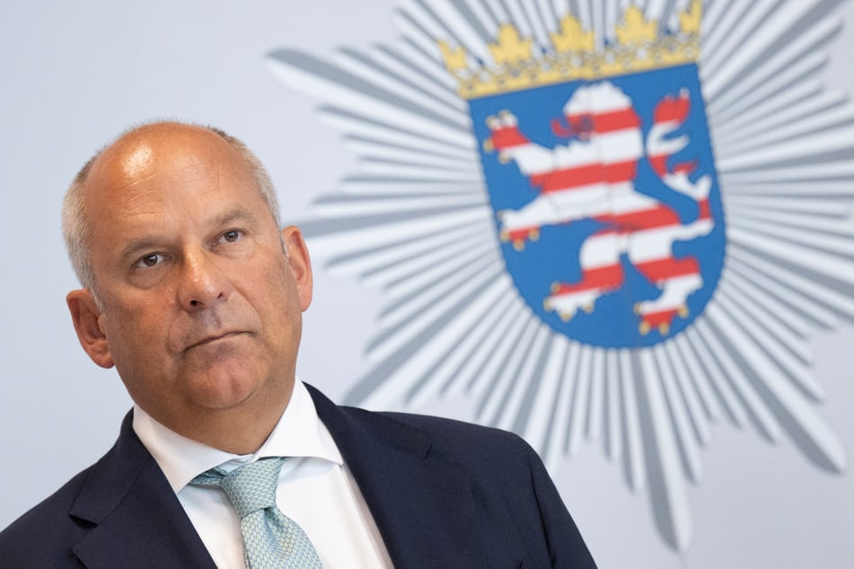 Der hessische Innenminister Roman Poseck (56, CDU) warnt vor illegalen Protestformen im Langener Stadtwald.