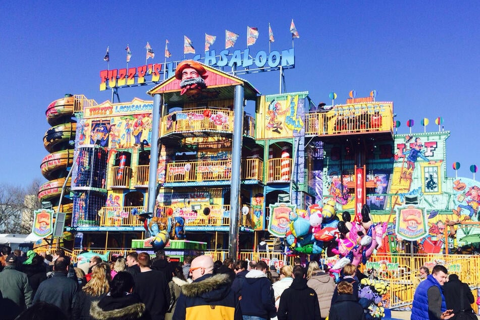 Der Mann ist laut Polizeiangaben aus dieser Kirmes-Attraktion gestürzt.