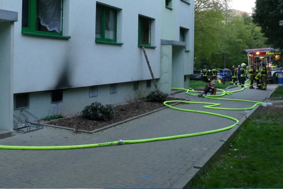 Chemnitz: Sechs Verletzte nach Kellerbrand in Mehrfamilienhaus