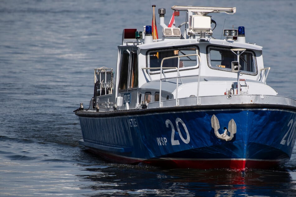 Ruderbootfahrer entdecken Leiche im Rhein bei Bonn
