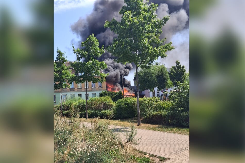 Am Mittwochmittag brannte ein Carport auf der Pirnaer Landstraße.