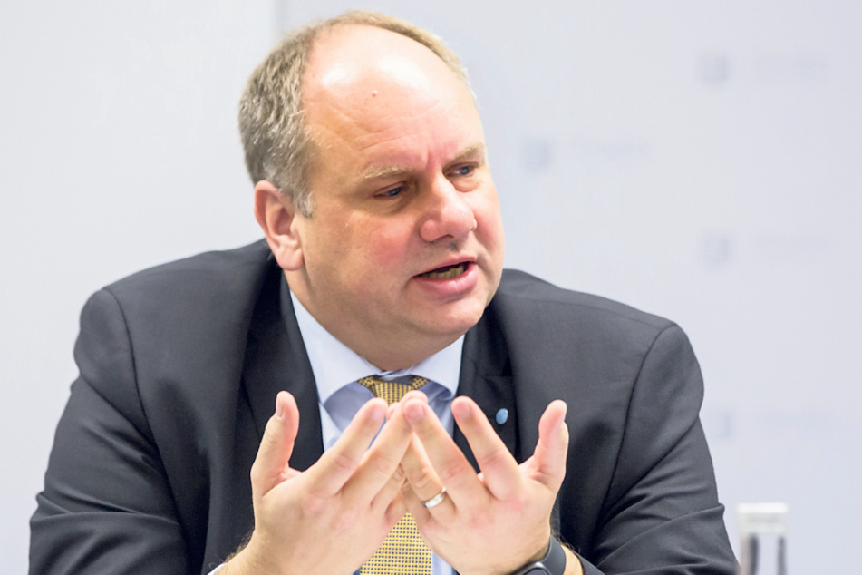 OB Dirk Hilbert (48, FDP) ist für die Einführung einer Mundschutz-Pflicht.
