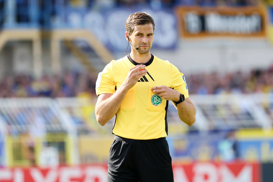 Schiedsrichter Dr. Max Burda (36) stand zuletzt im DFB-Pokal-Spiel von Lok Leipzig Mitte August im Blickfeld.
