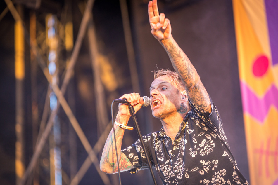 Sänger Ingo Knollmann (48) ging sogar auf Tuchfühlung mit den Fans und wagte sich in den Moshpit.