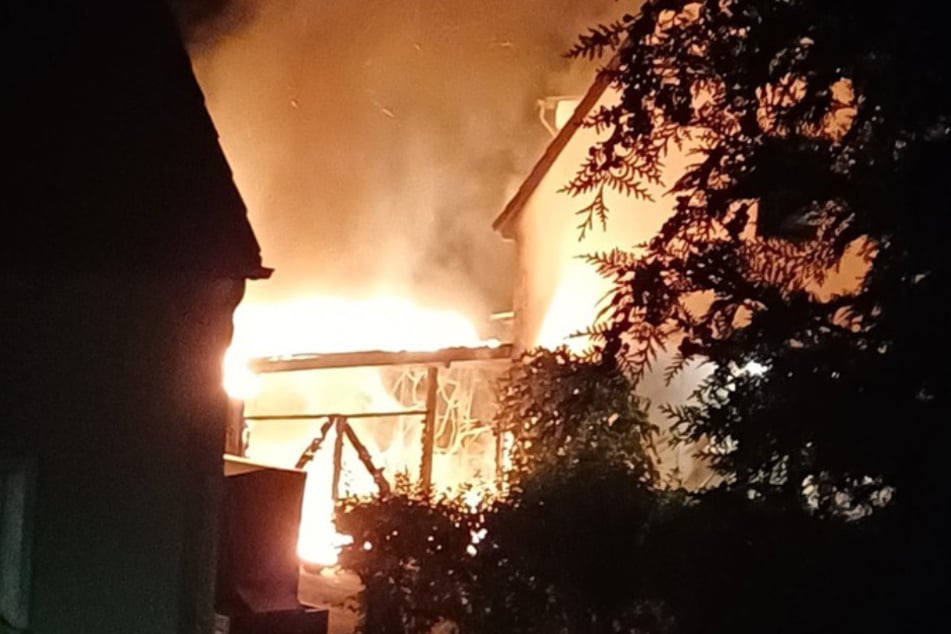 Das Carport in Ratingen wurde bei dem Inferno völlig zerstört.