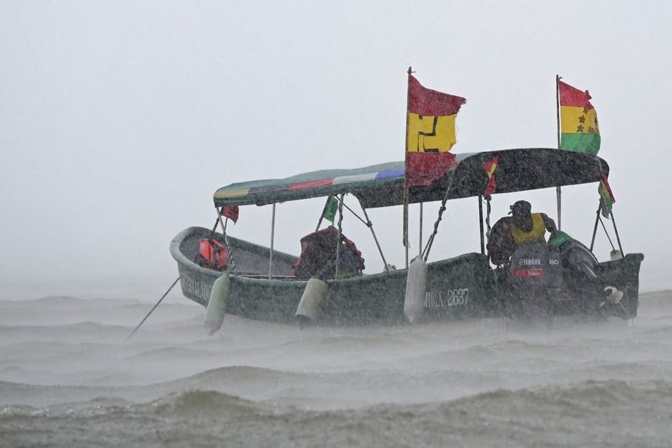 A boat carrying 19 South American migrants blocked from entering the US sank off the coast of Panama as they returned to their home countries.