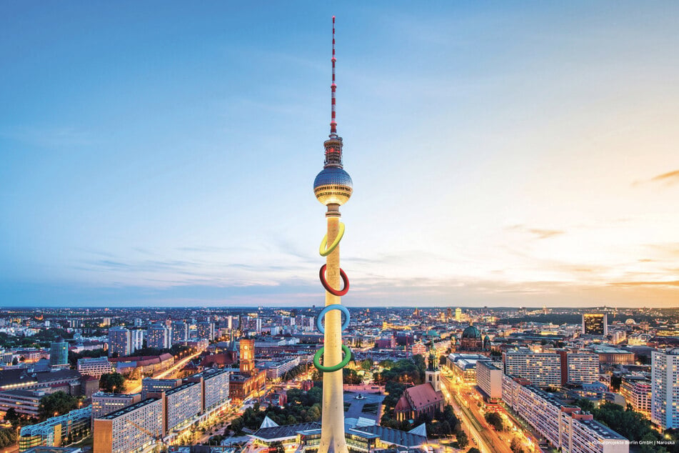 Mit den Olympischen Ringen bekommt der Fernsehturm einen neuen Look.