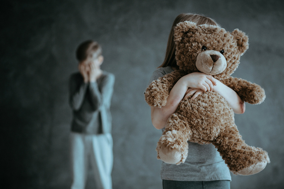 Schock für Eltern: Missbrauchte Grundschuldirektor ihre Kinder und filmte sie dabei?