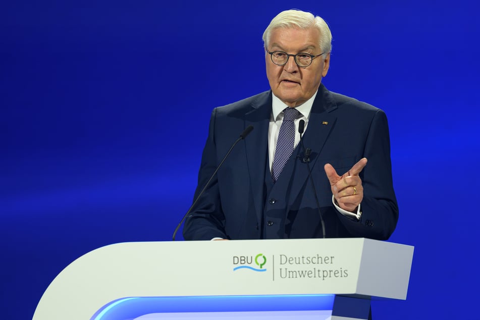 Bundespräsident Frank-Walter Steinmeier (69, SPD) hat den deutschen Umweltpreis in Chemnitz verliehen.