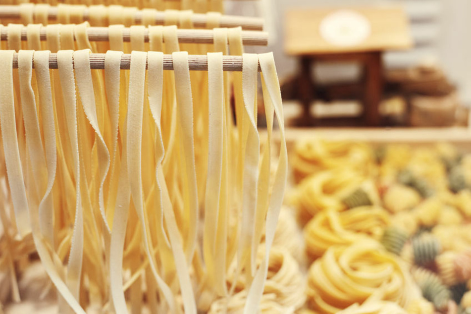 Statt Spaghetti empfiehlt der Chefkoch Tagliatelle zu Bolognese.