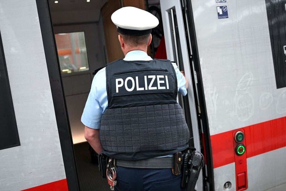 Die Polizei nahm den Hundehalter in Ulm in Empfang. (Symbolfoto)