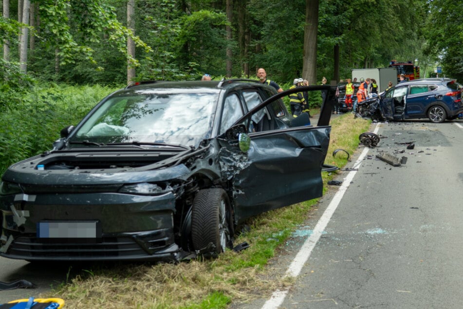 Bei dem Crash wurden acht Menschen teils schwer verletzt, darunter drei Kinder.
