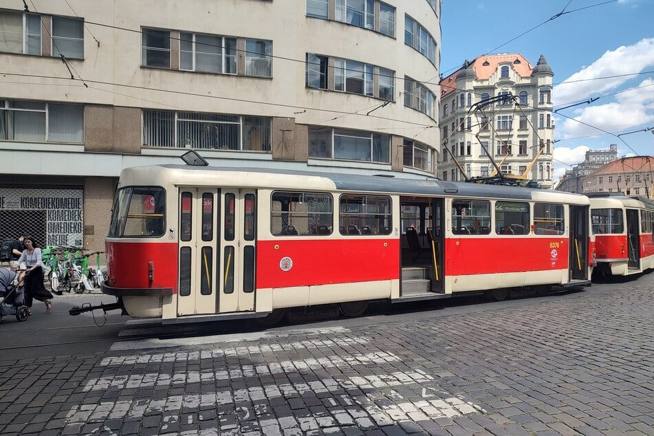 Der Stromausfall in der tschechischen Hauptstadt gegen Mittag stoppte die Straßenbahnen und U-Bahnlinien.