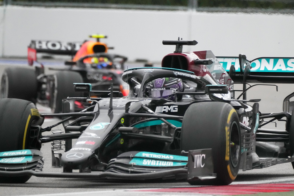 Lewis Hamilton (36, Mercedes) holte sich den Sieg in Sotchi.