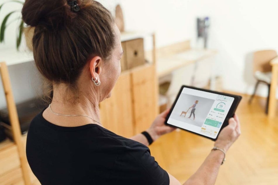 Die eCovery Therapie-App bietet individuell angepasste Übungen für zu Hause und kann Schmerzen lindern sowie die Beweglichkeit verbessern.