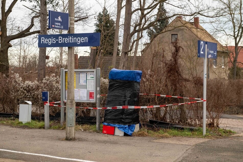 An dem gesprengten Automaten entstand fünfstelliger Sachschaden.