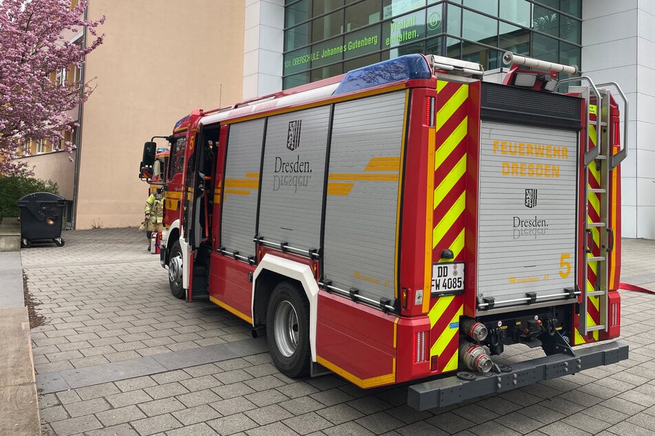 Dresden: Brand in Dresdner Schule: Schultoilette steht in Flammen!