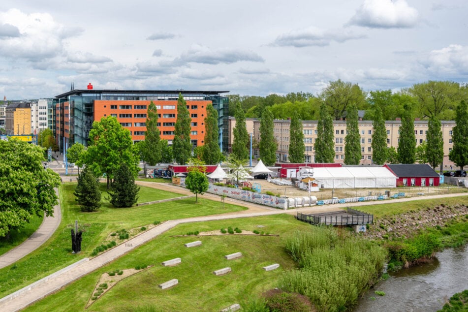 Der Uferstrand war jahrelang eine beliebte Partylocation im Zentrum. Mittlerweile wird er überwiegend für private Veranstaltungen gebucht.
