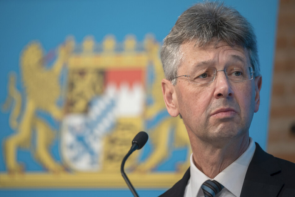 Bayerns Kultusminister Michael Piazolo wirbt für die Impfung der Kinder ab 12 Jahren.