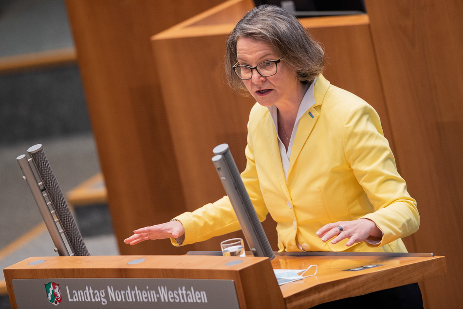 NRW-Gleichstellungsministerin Ina Scharrenbach (45) sprach sich gegen "überhitzte" Gender-Diskussionen aus.