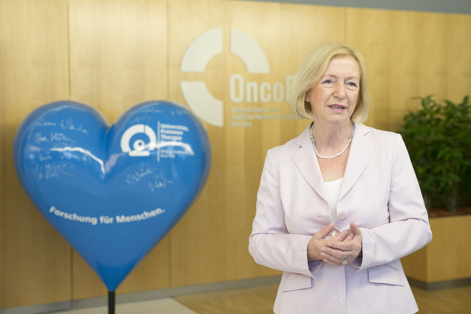 Der Dialog soll von der ehemaligen Bundesbildungsministerin Johanna Wanka moderiert werden.