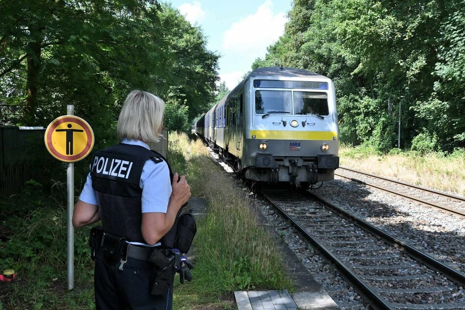 Gefährlich: Die MRB rauscht in Wittgensdorf und Borna mit rund 80 km/h durch die Haltepunkte.