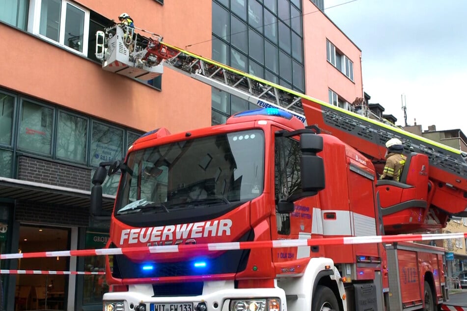 36 Menschen mussten per Drehleiter aus dem Gebäude gerettet werden.