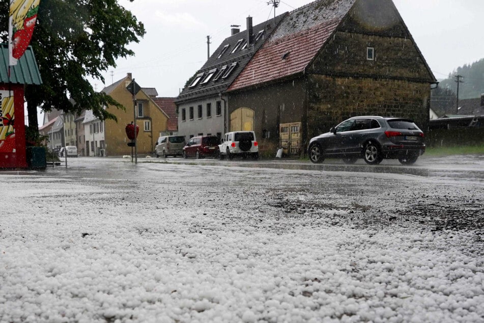 In Baden-Württemberg regnete es Hagelkörner in Kirschkerngröße.