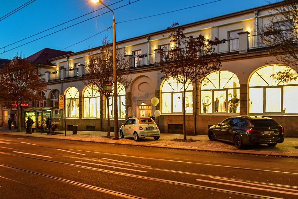 Auf rund 350 qm Fläche hält das Brautmodengeschäft "Blush & Bleu" im Parkhotel über 450 Röcke, Oberteile und Kleider zur Auswahl bereit.