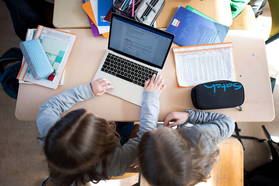 NRW-Schulen sollen mit digitalen Geräten ausgestattet werden.