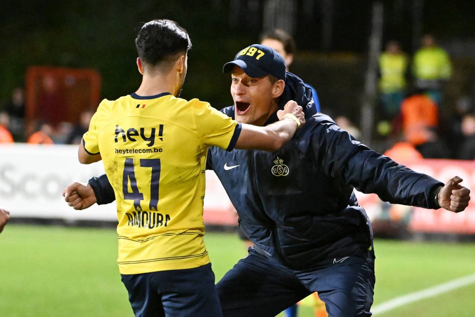 St. Paulis Trainer Alexander Blessin (51, r.) und Wolfsburg-Stürmer Mohamed Amoura (24) arbeiteten erfolgreich bei Union Saint-Gilloise zusammen.