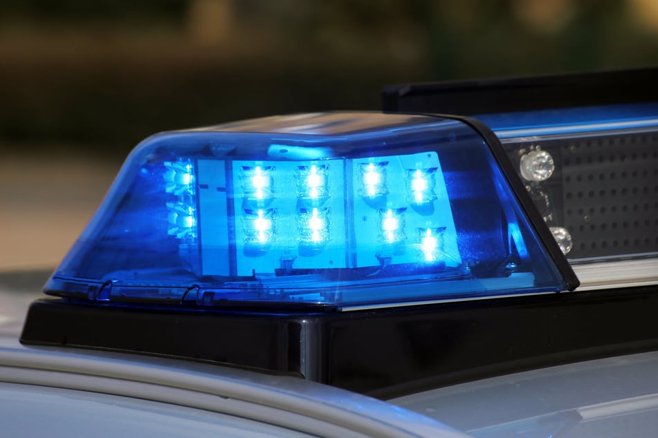 Ein Fahrschüler kam am Donnerstag bei Zöllnitz von der Straße ab und kollidierte mit einem Betonteil. (Symbolbild)