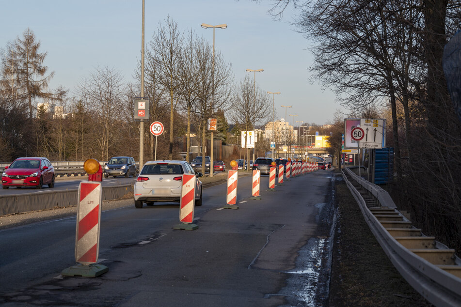 An der Neefestraße ließ die Stadt sogar eine Fahrspur sperren, um die schlimmsten Schlaglöcher zu stopfen.